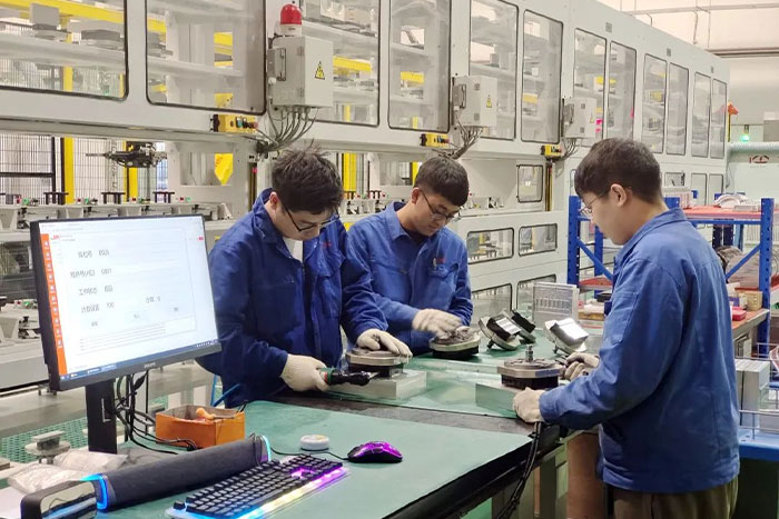 全面落實創(chuàng)新驅動發(fā)展戰(zhàn)略 九專部柔性自動化線擴產升級