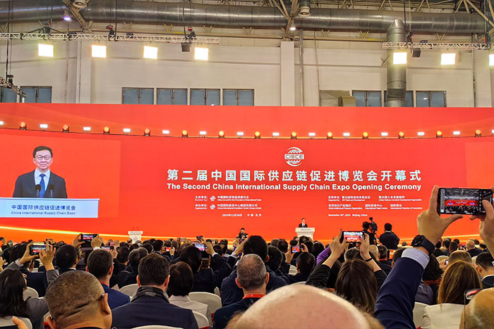 今日開幕！巨能機器人亮相第二屆中國國際供應(yīng)鏈促進博覽會